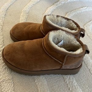 UGG ULTRA MINI CLASSIC SIZE 6 CHESTNUT
